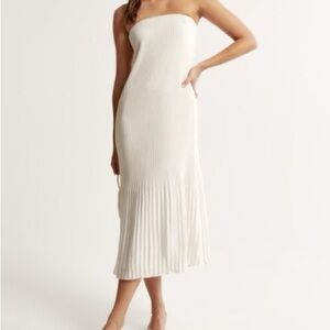 The A&F Giselle Pleat Release Midi Dress in Ivory. Size Medium. Never worn.
